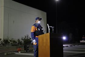消防団員を激励する宮﨑団長